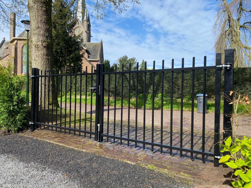 Palisade fence package