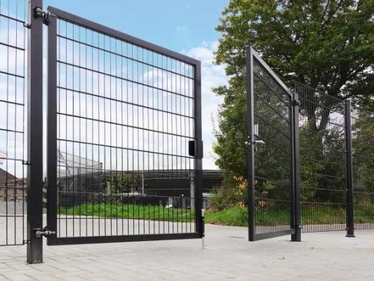 Metal gates