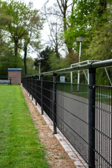 Twin wire mesh fence package